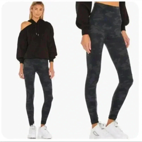 Spanx Look At Me Now Black Camo Seamless Leggings Women's Size S - Picture 1 of 6